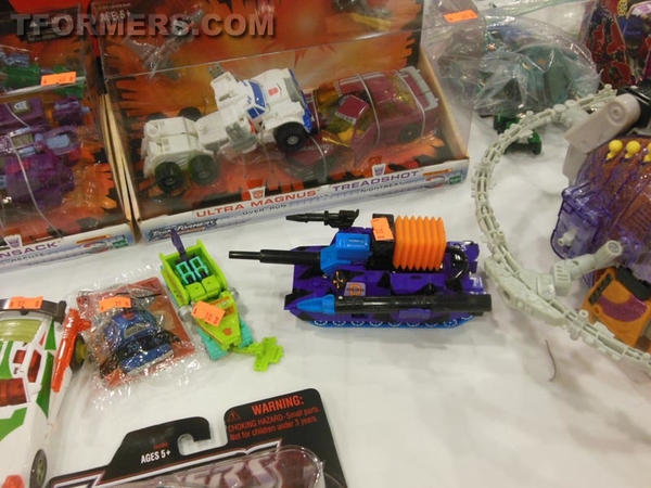 BotCon 2013   The Transformers Convention Dealer Room Image Gallery   OVER 500 Images  (579 of 582)
